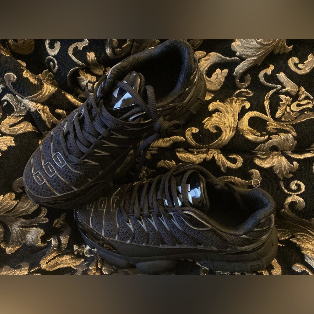 Size 7, all black steel toes, Unisex